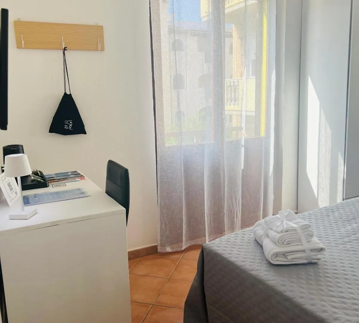 Il Canarino Affittacamere La Caletta 3*,  Italien
